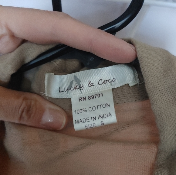 Woman's blouse never worn - Picture 2 of 2